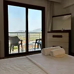 Milas-bodrum Oezel Havuzlu Triplex 别墅 *