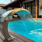 Milas-bodrum Oezel Havuzlu Triplex 别墅 *
