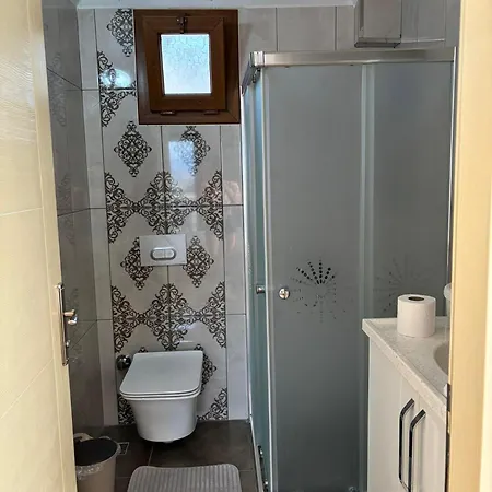 Milas-bodrum Oezel Havuzlu Triplex ヴィラ *