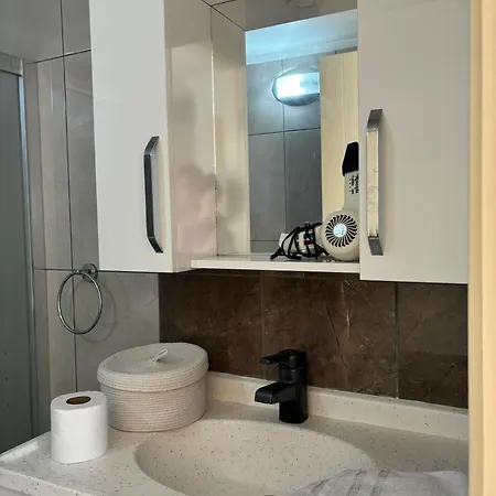 Milas-bodrum Oezel Havuzlu Triplex ヴィラ