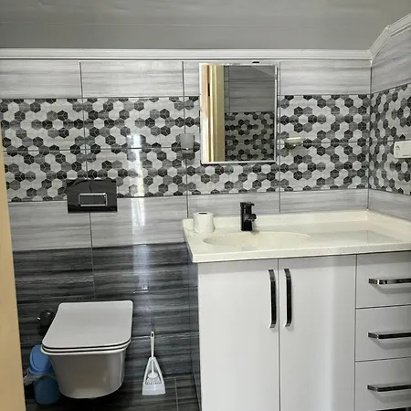 Milas-bodrum Oezel Havuzlu Triplex ヴィラ *