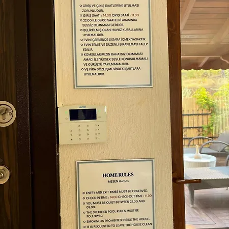 Milas-bodrum Oezel Havuzlu Triplex ヴィラ