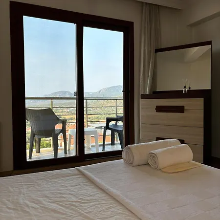 Milas-bodrum Oezel Havuzlu Triplex ヴィラ *