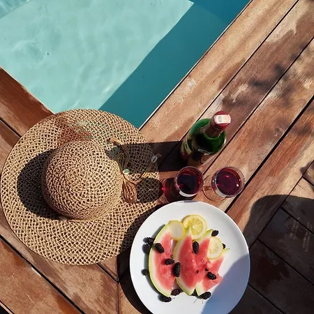 Milas-bodrum Oezel Havuzlu Triplex ヴィラ *