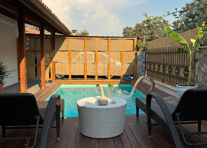 Milas-bodrum Oezel Havuzlu Triplex Vilă Milas