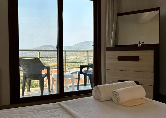 Milas-bodrum Oezel Havuzlu Triplex Villa *