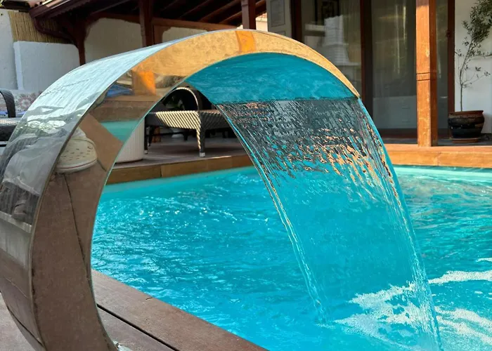 Milas-bodrum Oezel Havuzlu Triplex Vilă *